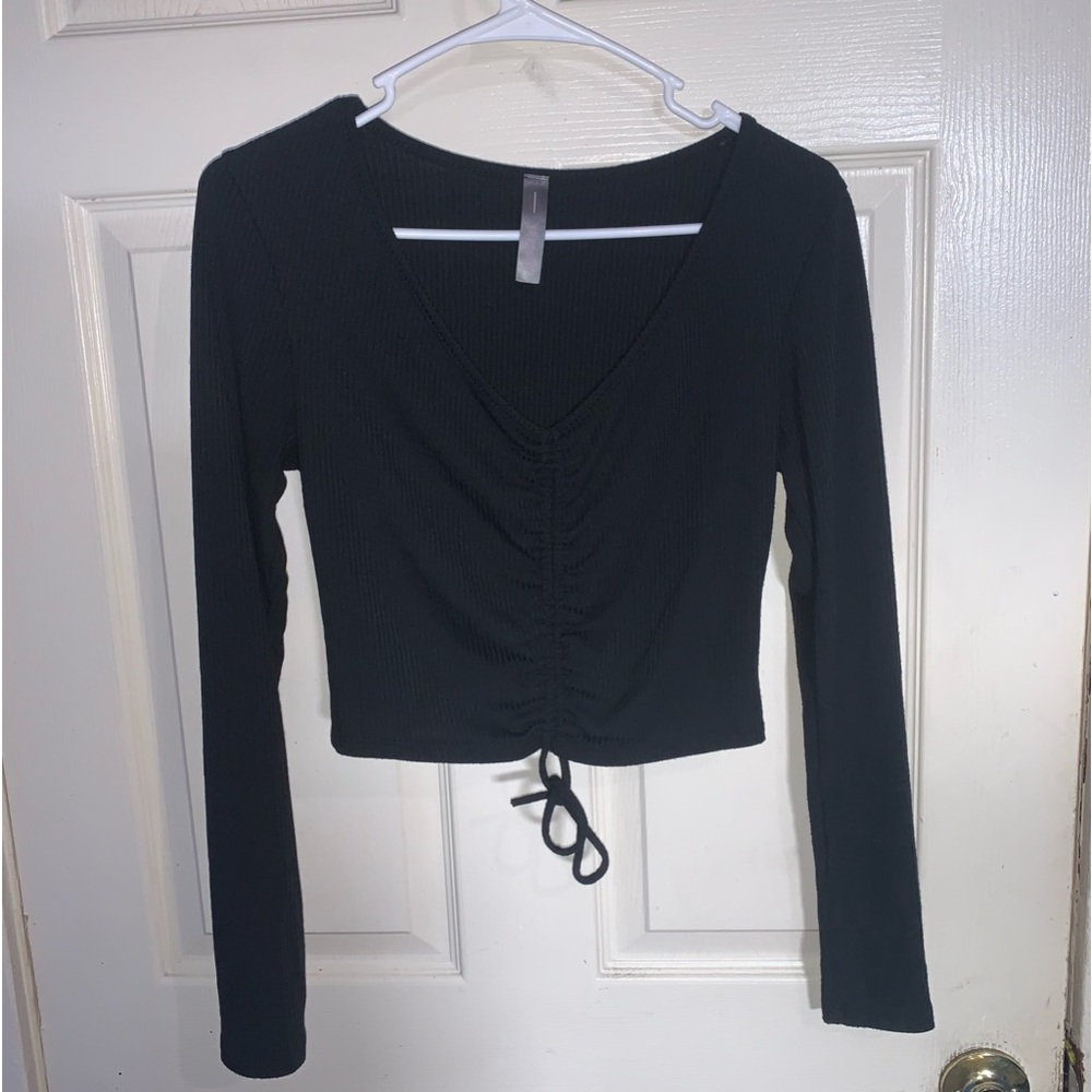 Long sleeve shirt with drawstring